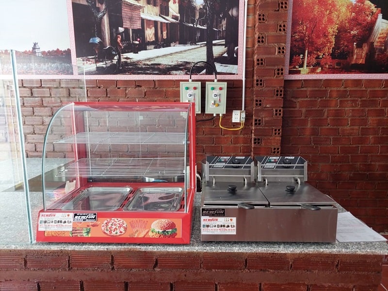 Khách hàng sử dụng tủ giữ nóng thức ăn Khách hàng sử dụng tủ giữ nóng thức ăn