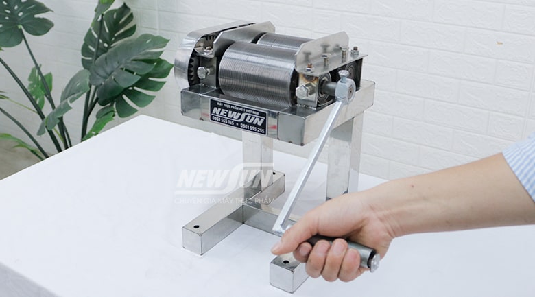 Ảnh chụp thực tế máy thái bì quay tay mini NEWSUN