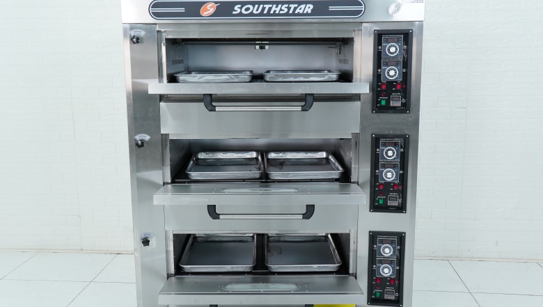 Khoang nướng rộng rãi, trang bị sẵn 6 khay nướng tiêu chuẩn 400x600mm