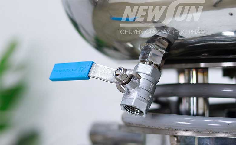 Xả nước trong khoang chứa đá qua van xả đáy