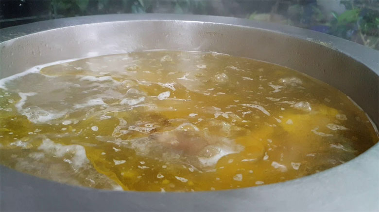 Nồi nước dùng phở thơm ngọt, không bị đục nước