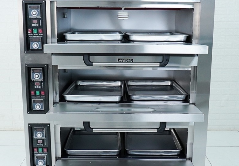 Khoang nướng rộng rãi, trang bị sẵn 6 khay phẳng inox 400x600mm