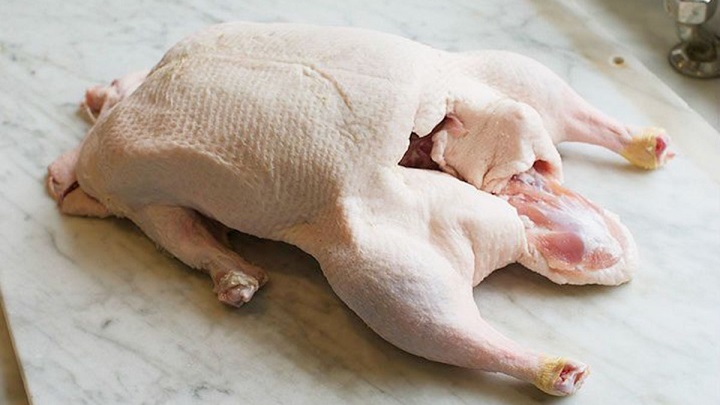 Cách nhổ lông vịt sạch lông măng, khử mùi hôi hiệu quả, nhanh chóng