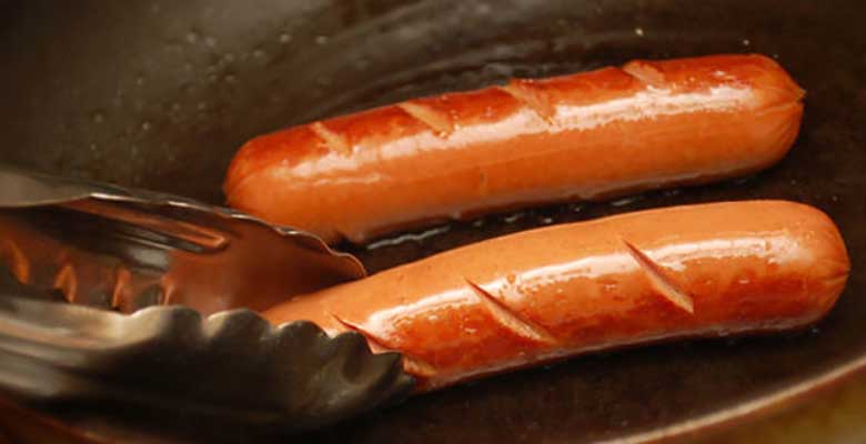 Xúc xích tự làm có hương vị thơm ngon, đậm đà Xúc xích tự làm có hương vị thơm ngon, đậm đà