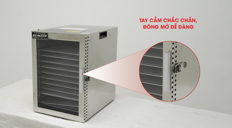 Quai cầm được thiết kế găn liền với cánh cửa tủ Quai cầm được thiết kế găn liền với cánh cửa tủ