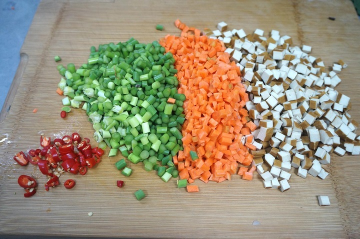 9 Kiểu thái rau củ cơ bản giúp món ăn ngon hơn, bạn đã biết? Thái hạt lựu nhỏ - Small dice