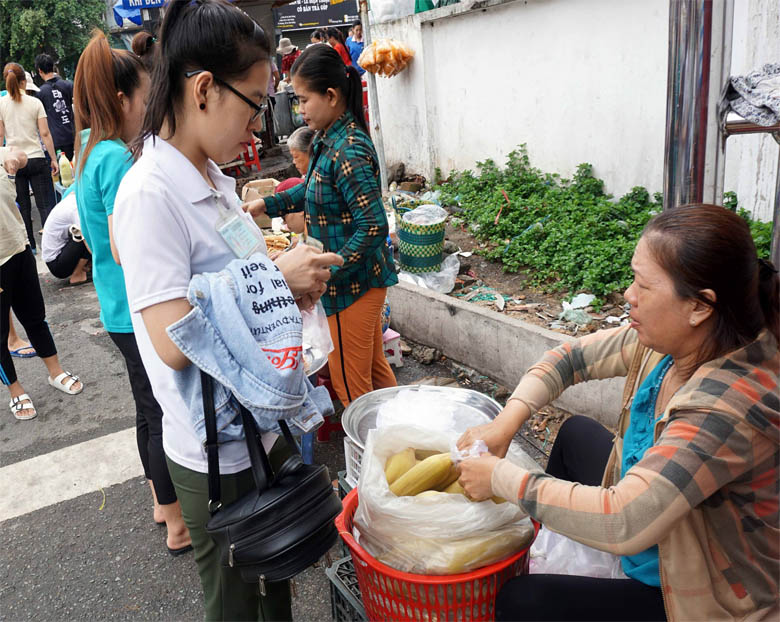 Bán ngô luộc tại các khu công nghiệp Bán ngô luộc tại các khu công nghiệp