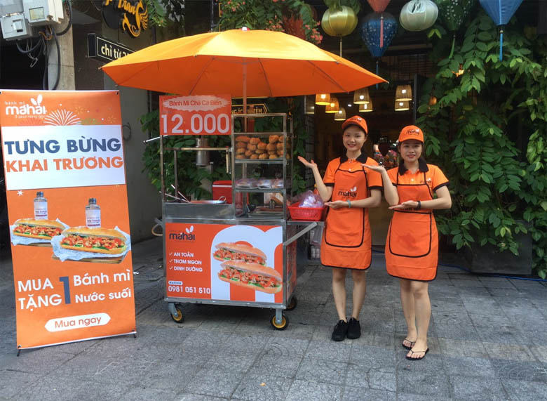 Mô hình xe đẩy bánh mì với màu sắc nổi bật Mô hình xe đẩy bánh mì với màu sắc nổi bật