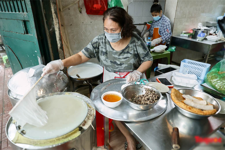 Kinh doanh bánh cuốn nóng, bán ăn tại chỗ Kinh doanh bánh cuốn nóng, bán ăn tại chỗ