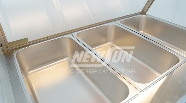 Trang bị 3 khay đựng đồ ăn riêng biệt