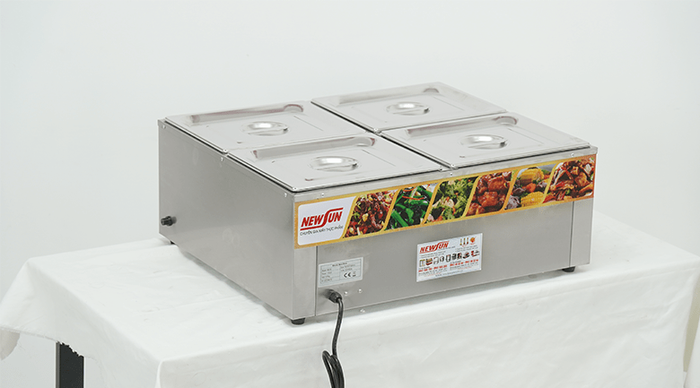 Mặt khác, mỗi khay còn được trang bị 1 nắp đậy giúp ngăn bụi bẩn và côn trùng tiếp xúc với đồ ăn, là điểm cộng cho quán ăn trong mắt khách hàng về sự sạch sẽ.