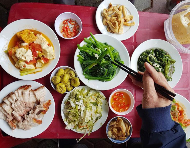 Quán cơm bình dân với những món ăn đơn giản, dễ chế biến Quán cơm bình dân với những món ăn đơn giản, dễ chế biến