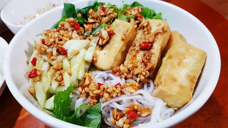 Bún trộn tàu hủ nước tương - Món chay ăn sáng HOT nhất Bún trộn tàu hủ nước tương