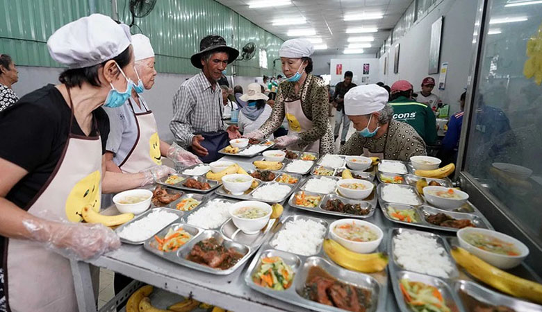 Chú trọng chất lượng phục vụ khách hàng Chú trọng chất lượng phục vụ khách hàng