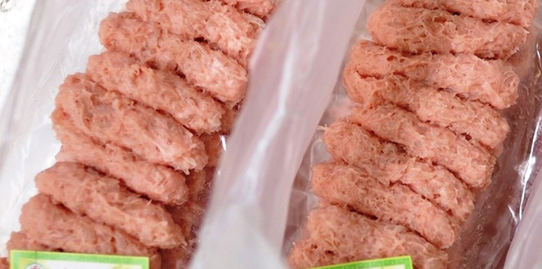 Thành phẩm nem chua rán đóng gói