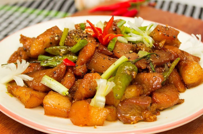 Thực đơn quán cơm tấm bình dân: Thịt ba rọi rang cháy cạnh