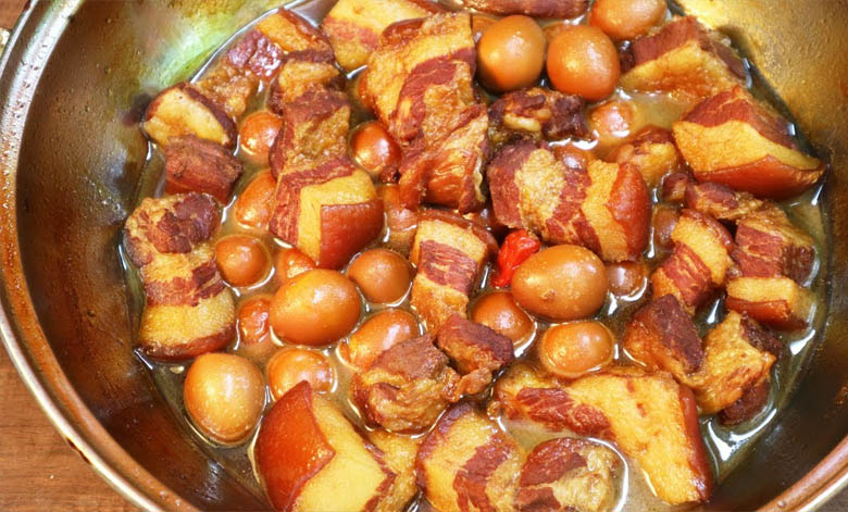 Thực đơn quán cơm trưa văn phòng: Trứng cút kho thịt