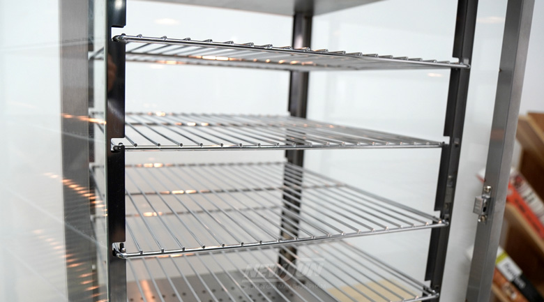 Khay để đồ ăn rộng rãi, kéo ra – vào dễ dàng Khay để đồ ăn rộng rãi, kéo ra – vào dễ dàng