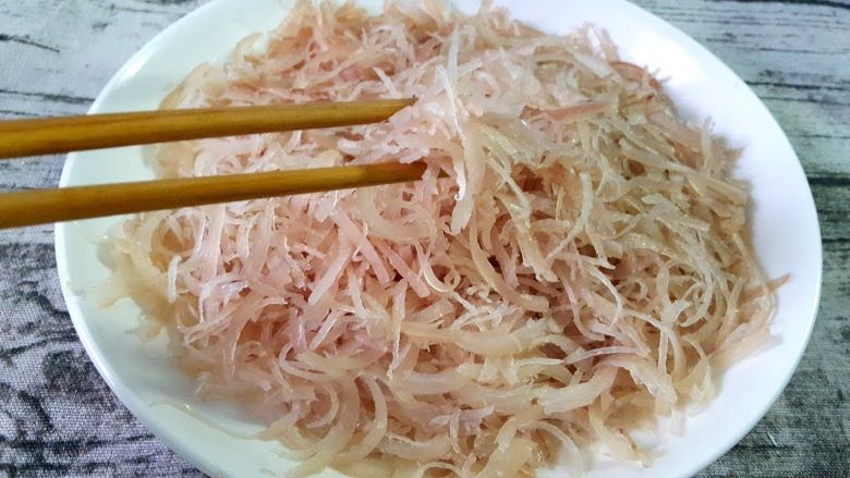 Bước 2: Luộc bì heo