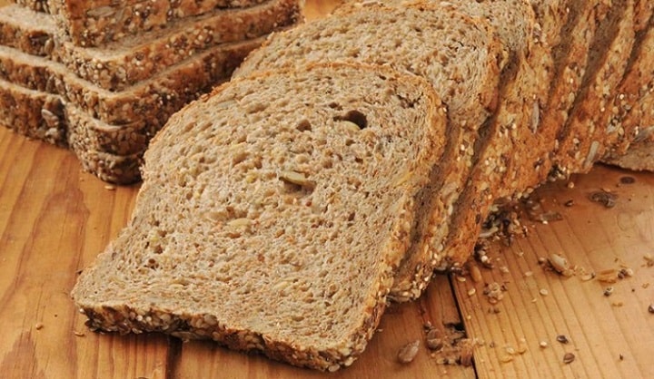 Cách trộn bột mì nguyên cám làm bánh cho người ăn healthy
