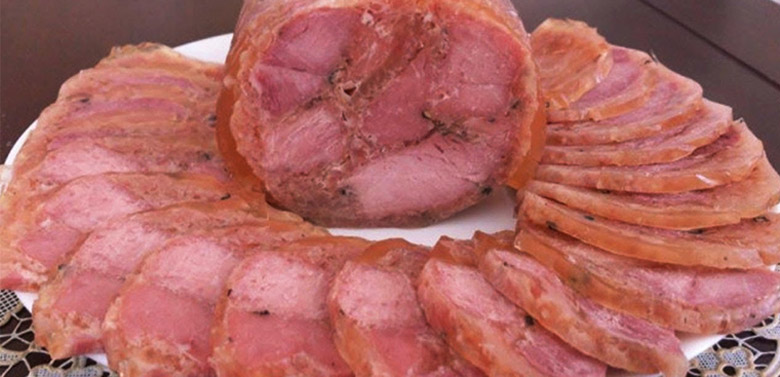 Giò me ngọt mềm ăn cùng tương ớt Giò me ngọt mềm ăn cùng tương ớt