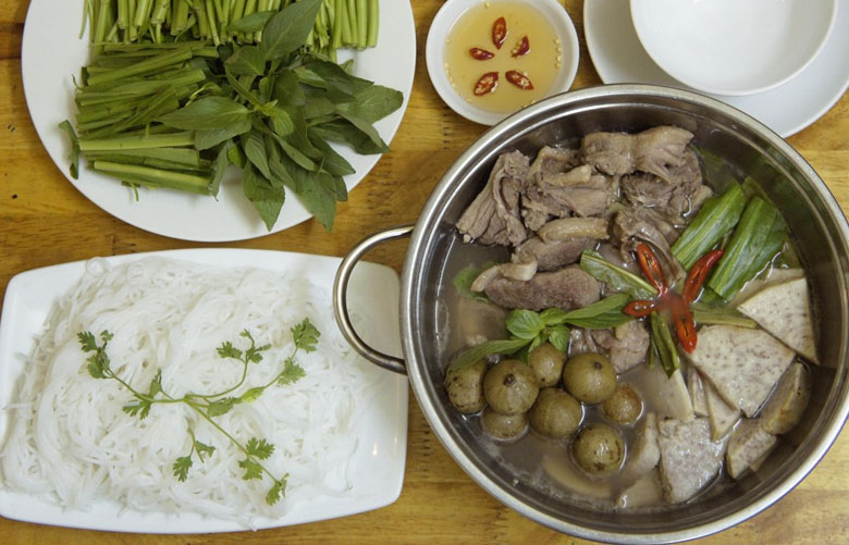Canh gà nấu sấu Canh gà nấu sấu