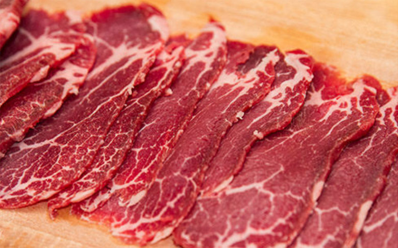 Cắt thịt bò ngang thớ