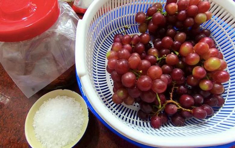 Cách làm rượu nho đơn giản 