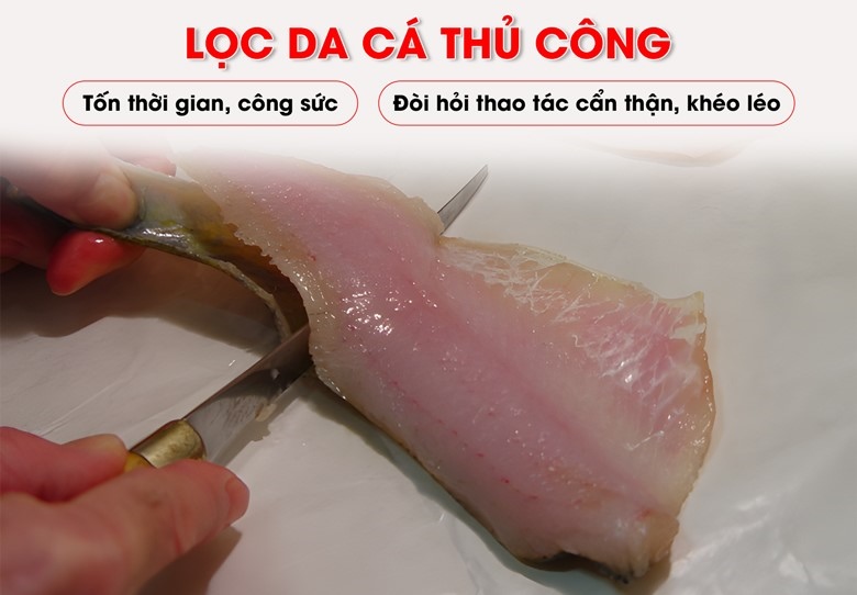 Lọc da cá thủ công đòi hỏi phải thật khéo léo, song năng suất thấp và dễ bị nát Lọc da cá thủ công đòi hỏi phải thật khéo léo, song năng suất thấp và dễ bị nát