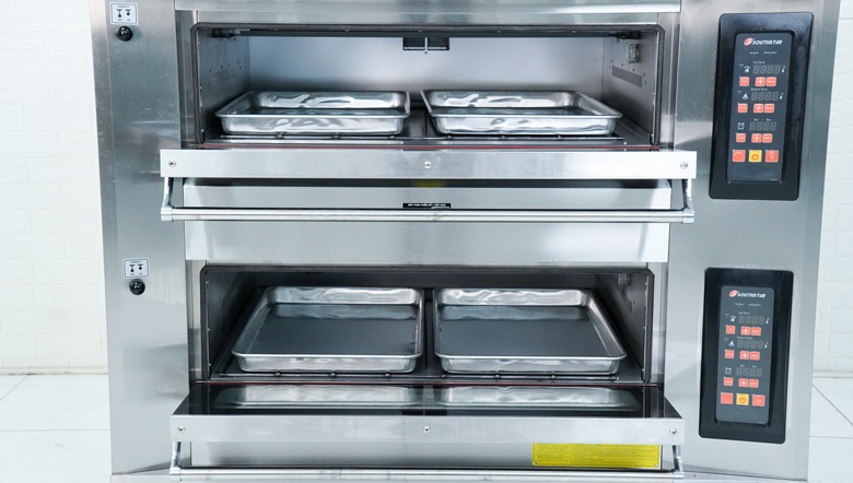 2 khoang nướng rộng rãi, xếp vừa 4 khay 400x600mm