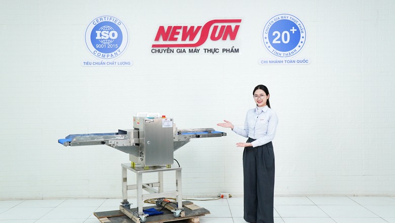 Thực tế máy cắt thịt băng tải tự động NS-MCTB340 Thực tế máy cắt thịt băng tải tự động NS-MCTB340