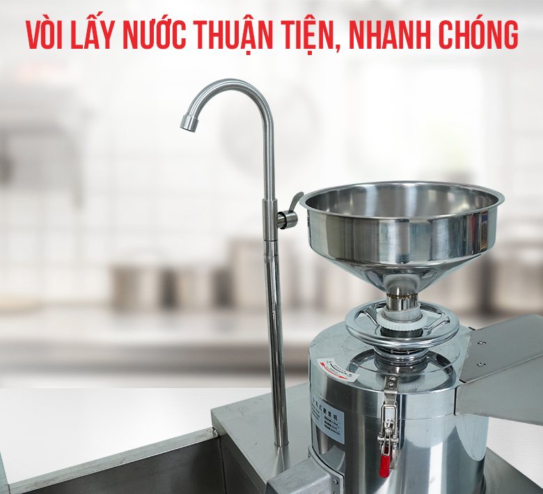 Vòi cấp nước được bố trí ngay sát phễu xay FS-300