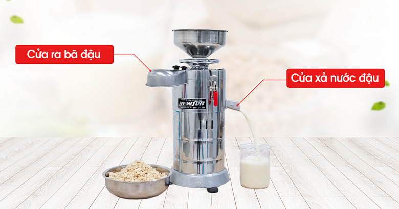 Cửa ra bã đậu và cửa xả nước đậu được bố trí rất hợp lí