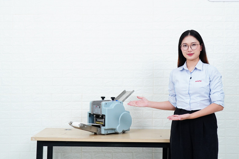 Thiết kế nhỏ gọn, dễ dàng đặt lên bàn để thao tác